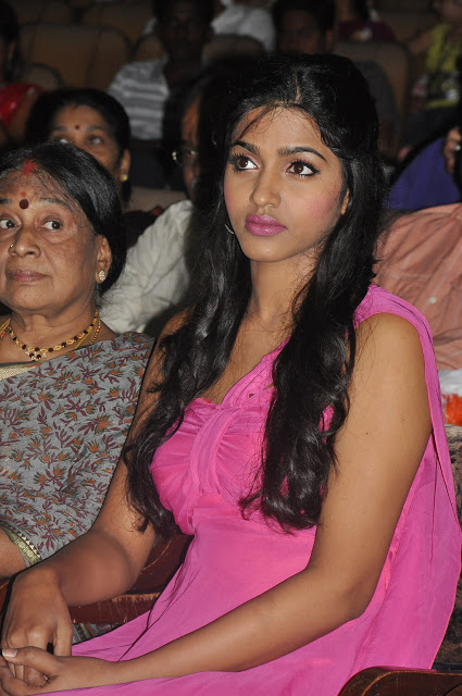 Tamil Actress Dhanshika Latest Photo Gallery 4
